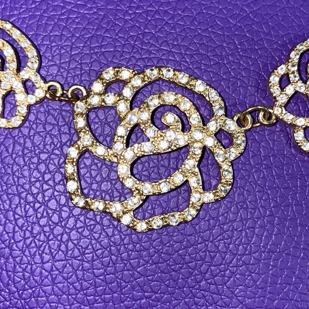 Gold Roses Necklace - Picture 3 of 5